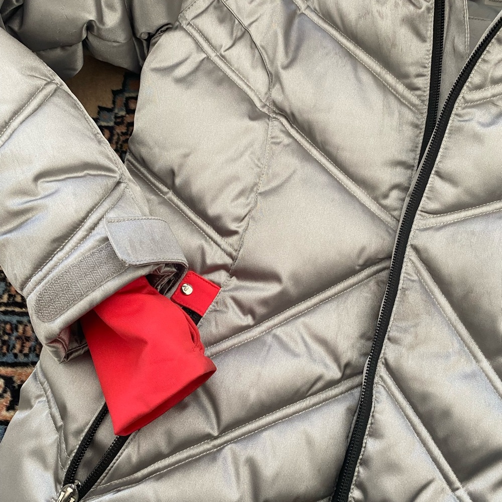 Girls Spyder winter /ski jacket. Size 10 worn once .  Looks brand new